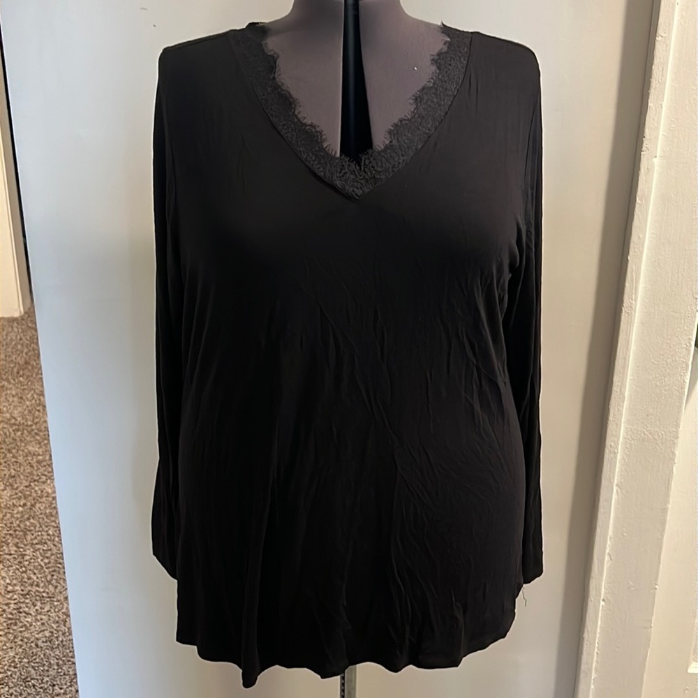 NWOT Lane Bryant long sleeve v-neck shirt with lace collar detail, size 18/20